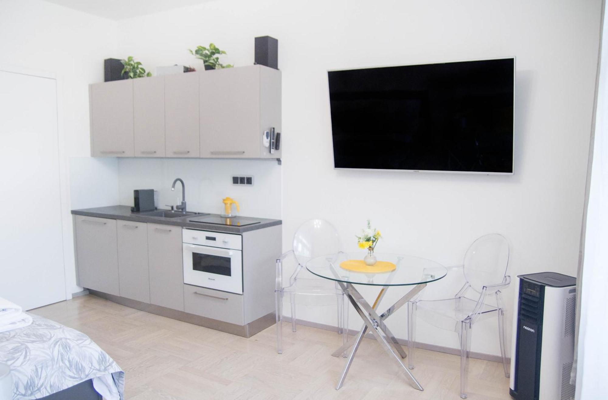 New Exclusive With Ac Nearby Metro Appartamento Praga
